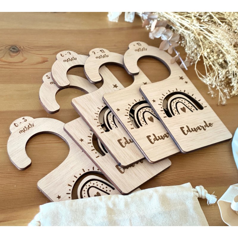 Perchas personalizadas para bebés y niño de madera